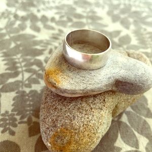 Sterling silver eternity band beautiful!! / Size 6